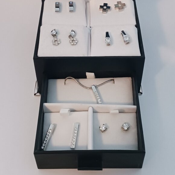 Pierre Cardin Earring Jewelry Set with Black Faux Leather Case - Mint Condition - Picture 4 of 6